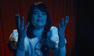bat_for_lashes_at_your_feet_video